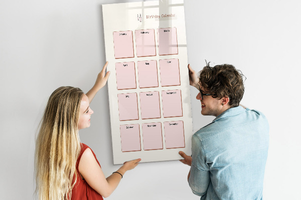 Decoratief glazen wandbord beschrijfbaar en magnetisch Verjaardagskalender met ruimte voor foto's