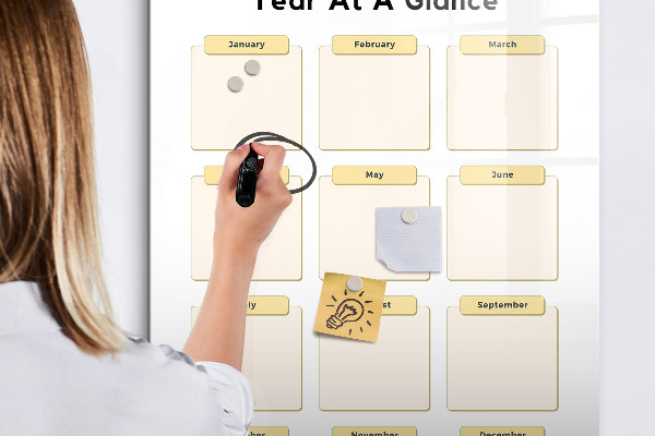Decoratief glazen wandbord beschrijfbaar en magnetisch Jaarlijkse kalender voor personalisatie