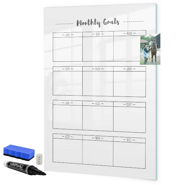 Decoratief glazen wandbord beschrijfbaar en magnetisch Maandelijkse doelen met de mogelijkheid om ze te personaliseren.