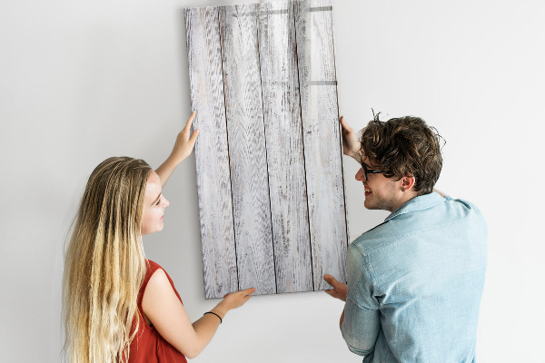 Decoratief glazen wandbord beschrijfbaar en magnetisch Een prikbord voor het ophangen van foto's en notities.