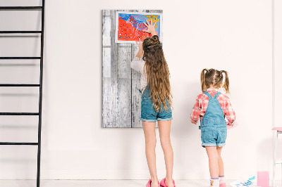 Decoratief glazen wandbord beschrijfbaar en magnetisch Een prikbord voor het ophangen van foto's en notities.