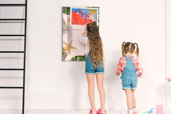 Decoratief glazen wandbord beschrijfbaar en magnetisch Zomerherinneringen tegen de achtergrond van de natuur.