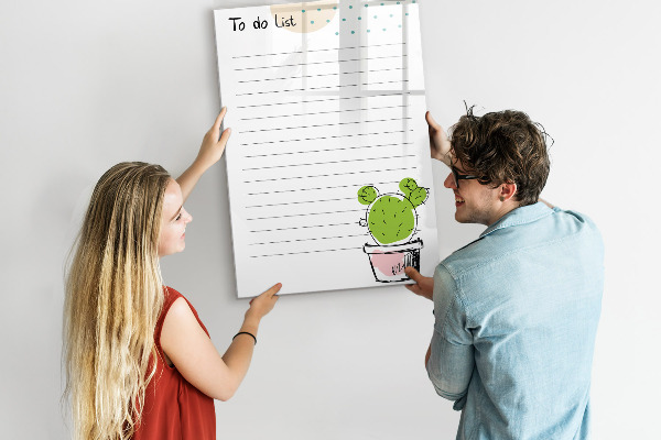 Decoratief glazen wandbord beschrijfbaar en magnetisch Een takenlijst met een creatieve twist