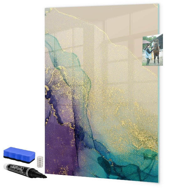 Decoratief glazen wandbord beschrijfbaar en magnetisch Kleurrijke herinneringen op een kurkbord.