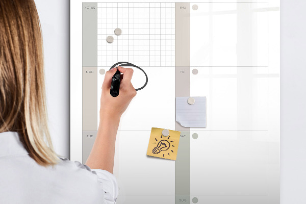 Decoratief glazen wandbord beschrijfbaar en magnetisch Weekplanning met ruimte voor foto's