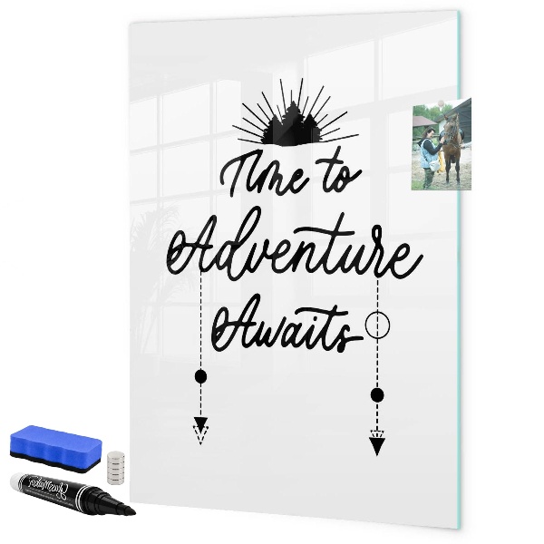 Decoratief glazen wandbord beschrijfbaar en magnetisch Een creatieve ruimte voor herinneringen en foto's