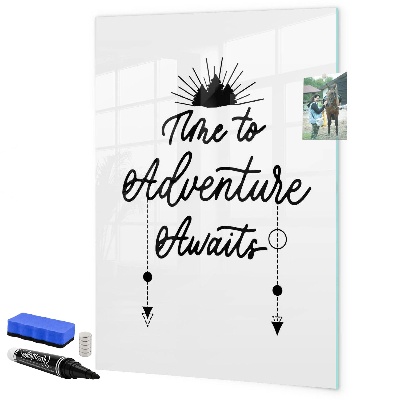 Decoratief glazen wandbord beschrijfbaar en magnetisch Een creatieve ruimte voor herinneringen en foto's