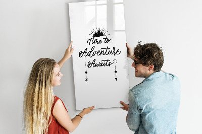 Decoratief glazen wandbord beschrijfbaar en magnetisch Een creatieve ruimte voor herinneringen en foto's