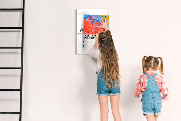 Decoratief glazen wandbord beschrijfbaar en magnetisch Een creatieve ruimte voor herinneringen en foto's