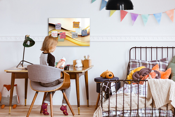 Decoratief glazen wandbord beschrijfbaar en magnetisch Een moderne ruimte voor het presenteren van foto's