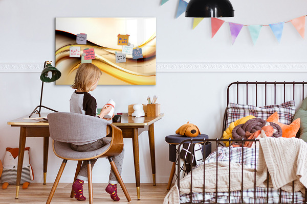 Decoratief glazen wandbord beschrijfbaar en magnetisch Een moderne ruimte voor het presenteren van foto's