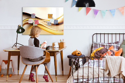 Decoratief glazen wandbord beschrijfbaar en magnetisch Een moderne ruimte voor het presenteren van foto's