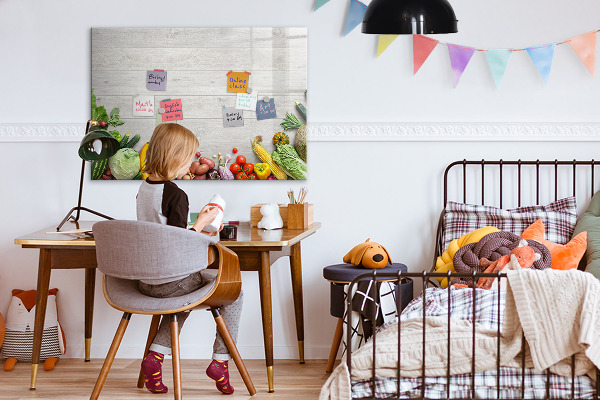 Decoratief glazen wandbord beschrijfbaar en magnetisch Een creatieve ruimte voor herinneringen en foto's