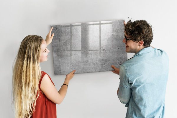 Decoratief glazen wandbord beschrijfbaar en magnetisch Een modern prikbord voor het ophangen van foto's.