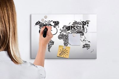 Decoratief glazen wandbord beschrijfbaar en magnetisch Een wereldkaart met persoonlijke herinneringen.