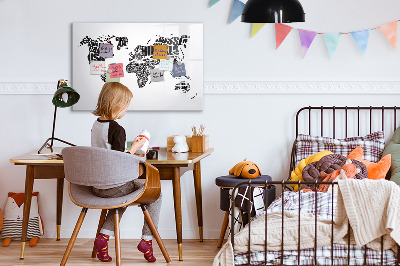 Decoratief glazen wandbord beschrijfbaar en magnetisch Een wereldkaart met persoonlijke herinneringen.