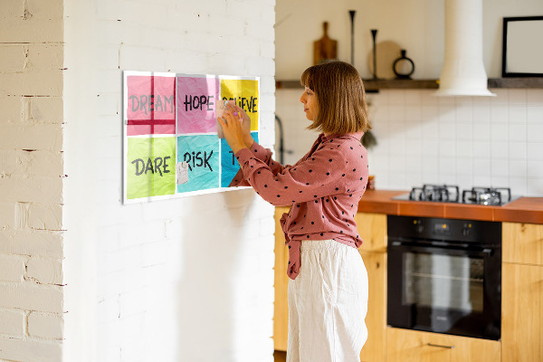 Memobord van glas met print inclusief neodymium magneten Inspirerende slogans voor actie en dromen.