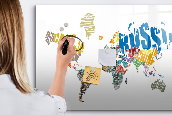 Decoratief glazen wandbord beschrijfbaar en magnetisch Wereldkaart met fotolocaties