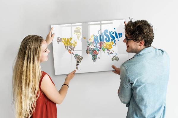 Decoratief glazen wandbord beschrijfbaar en magnetisch Wereldkaart met fotolocaties