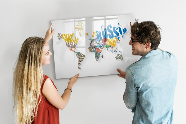 Memobord van glas met print inclusief neodymium magneten Een wereldkaart met persoonlijke herinneringen.