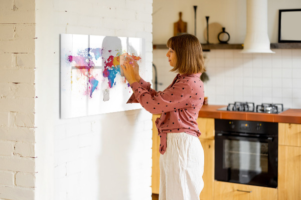 Decoratief glazen wandbord beschrijfbaar en magnetisch Kleurrijke wereldkaart met foto's
