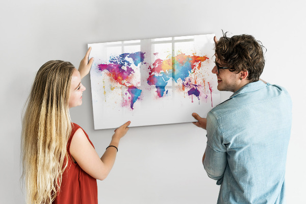 Decoratief glazen wandbord beschrijfbaar en magnetisch Kleurrijke wereldkaart met foto's