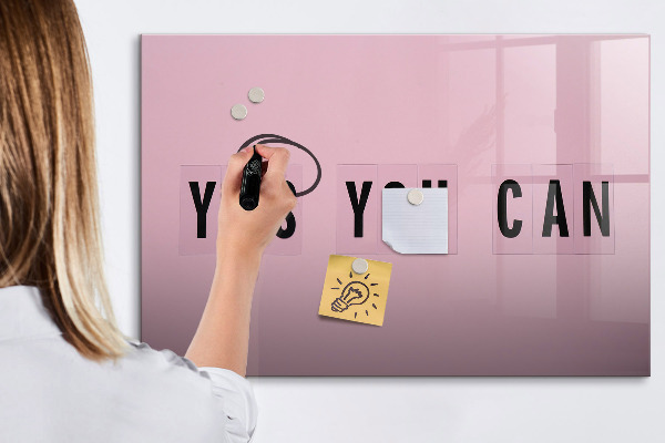 Decoratief glazen wandbord beschrijfbaar en magnetisch Een inspirerende ruimte voor zelfexpressie.