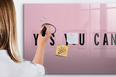 Decoratief glazen wandbord beschrijfbaar en magnetisch Een inspirerende ruimte voor zelfexpressie.