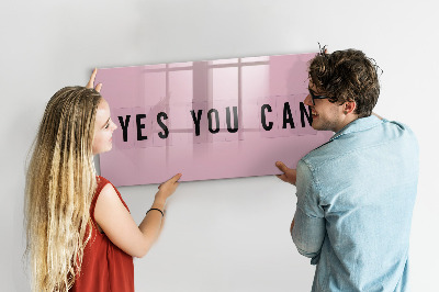 Decoratief glazen wandbord beschrijfbaar en magnetisch Een inspirerende ruimte voor zelfexpressie.