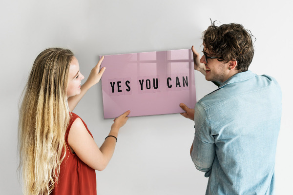 Decoratief glazen wandbord beschrijfbaar en magnetisch Een inspirerende ruimte voor zelfexpressie.