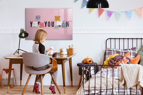 Decoratief glazen wandbord beschrijfbaar en magnetisch Een inspirerende ruimte voor zelfexpressie.