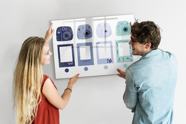 Decoratief glazen wandbord beschrijfbaar en magnetisch Een creatieve plek voor herinneringen en foto's