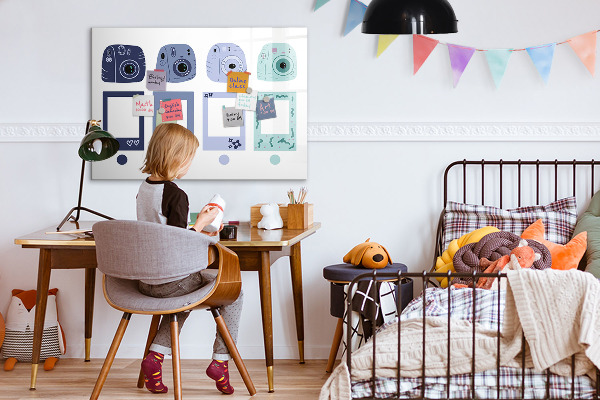 Decoratief glazen wandbord beschrijfbaar en magnetisch Een creatieve plek voor herinneringen en foto's