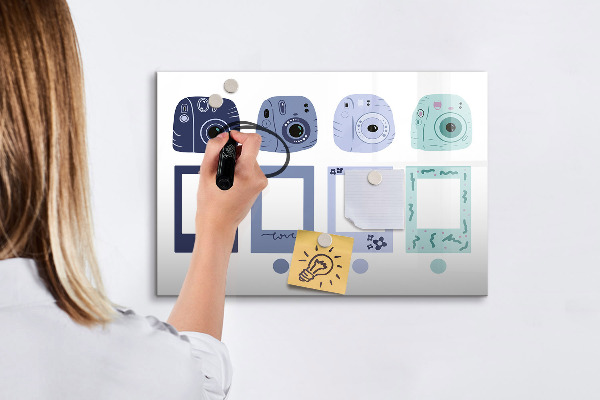 Decoratief glazen wandbord beschrijfbaar en magnetisch Een creatieve plek voor herinneringen en foto's