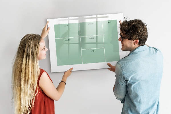 Decoratief glazen wandbord beschrijfbaar en magnetisch Agenda met notities en foto's