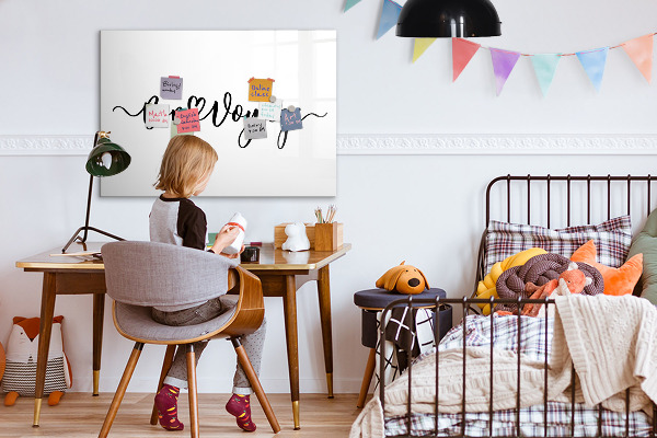 Decoratief glazen wandbord beschrijfbaar en magnetisch Een creatieve ruimte voor herinneringen en foto's