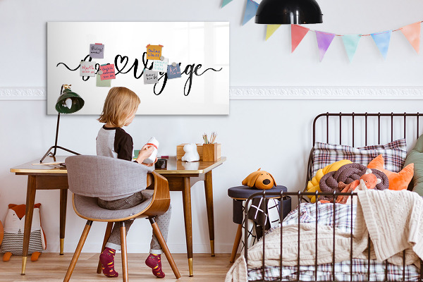 Decoratief glazen wandbord beschrijfbaar en magnetisch Een creatieve ruimte voor herinneringen en foto's