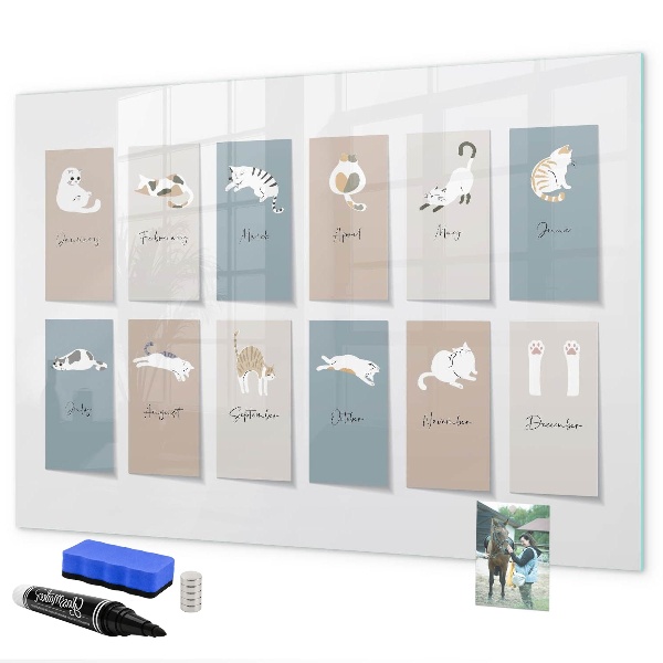 Decoratief glazen wandbord beschrijfbaar en magnetisch Een creatieve kalender voor elk seizoen.