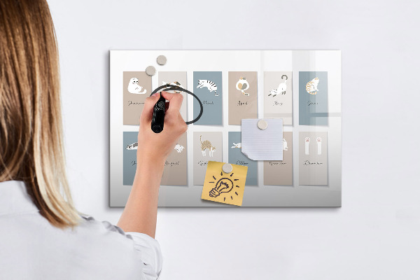 Decoratief glazen wandbord beschrijfbaar en magnetisch Een creatieve kalender voor elk seizoen.