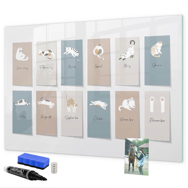 Decoratief glazen wandbord beschrijfbaar en magnetisch Een creatieve kalender voor elk seizoen.
