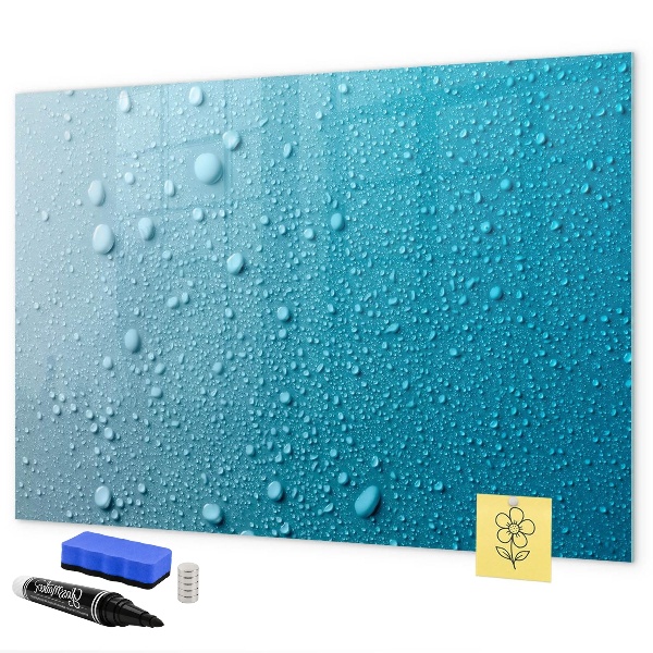Blauw bord met magneten en foto's