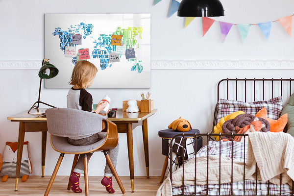 Decoratief glazen wandbord beschrijfbaar en magnetisch Een wereld vol ideeën en positiviteit.