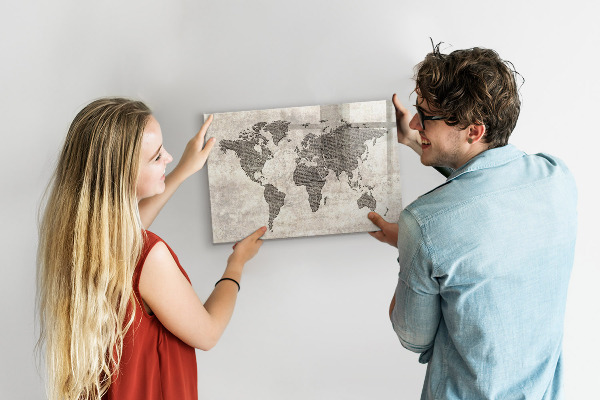 Decoratief glazen wandbord beschrijfbaar en magnetisch Wereldkaart met fotolocaties