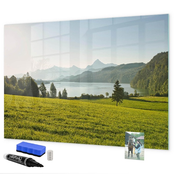 Decoratief glazen wandbord beschrijfbaar en magnetisch Een creatieve ruimte om je herinneringen tentoon te stellen.