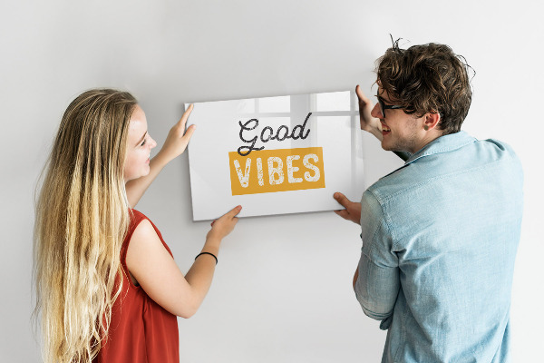 Decoratief glazen wandbord beschrijfbaar en magnetisch Positieve vibes en herinneringen