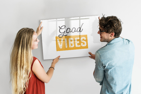 Decoratief glazen wandbord beschrijfbaar en magnetisch Positieve vibes en herinneringen