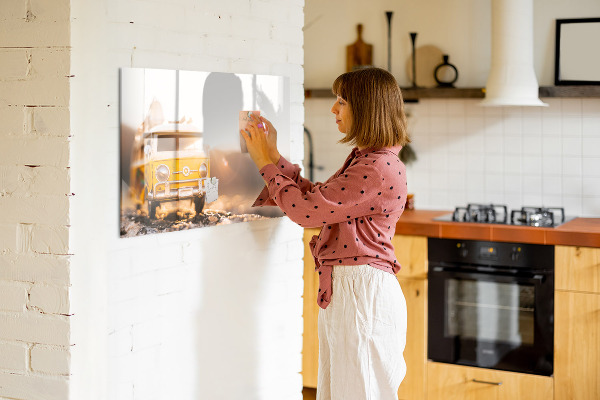 Decoratief glazen wandbord beschrijfbaar en magnetisch Kleurrijke herinneringen tegen de achtergrond van de natuur.