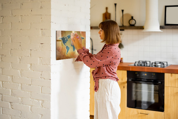 Decoratief glazen wandbord beschrijfbaar en magnetisch Wereldkaart met ruimte voor foto's
