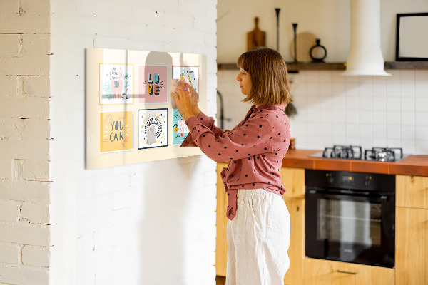 Decoratief glazen wandbord beschrijfbaar en magnetisch Creatieve collages vol positieve emoties