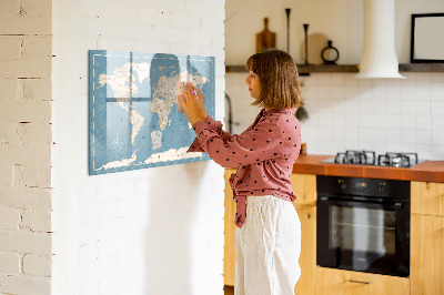Decoratief glazen wandbord beschrijfbaar en magnetisch Een wereldkaart met persoonlijke herinneringen.